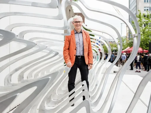 New Public Sculpture by Stephen Schofield Le Devoir